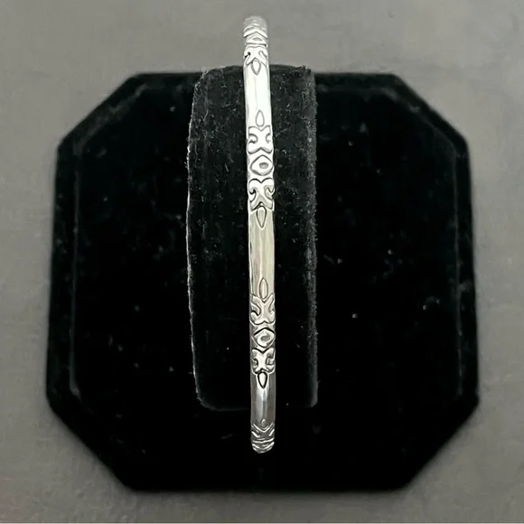 Silpada etched sterling silver retired Willow bangle bracelet B2428